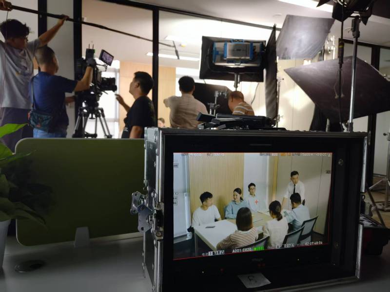 桦甸市TVC拍摄公司：科技产品视觉化大师，诠释未来感与功能美学